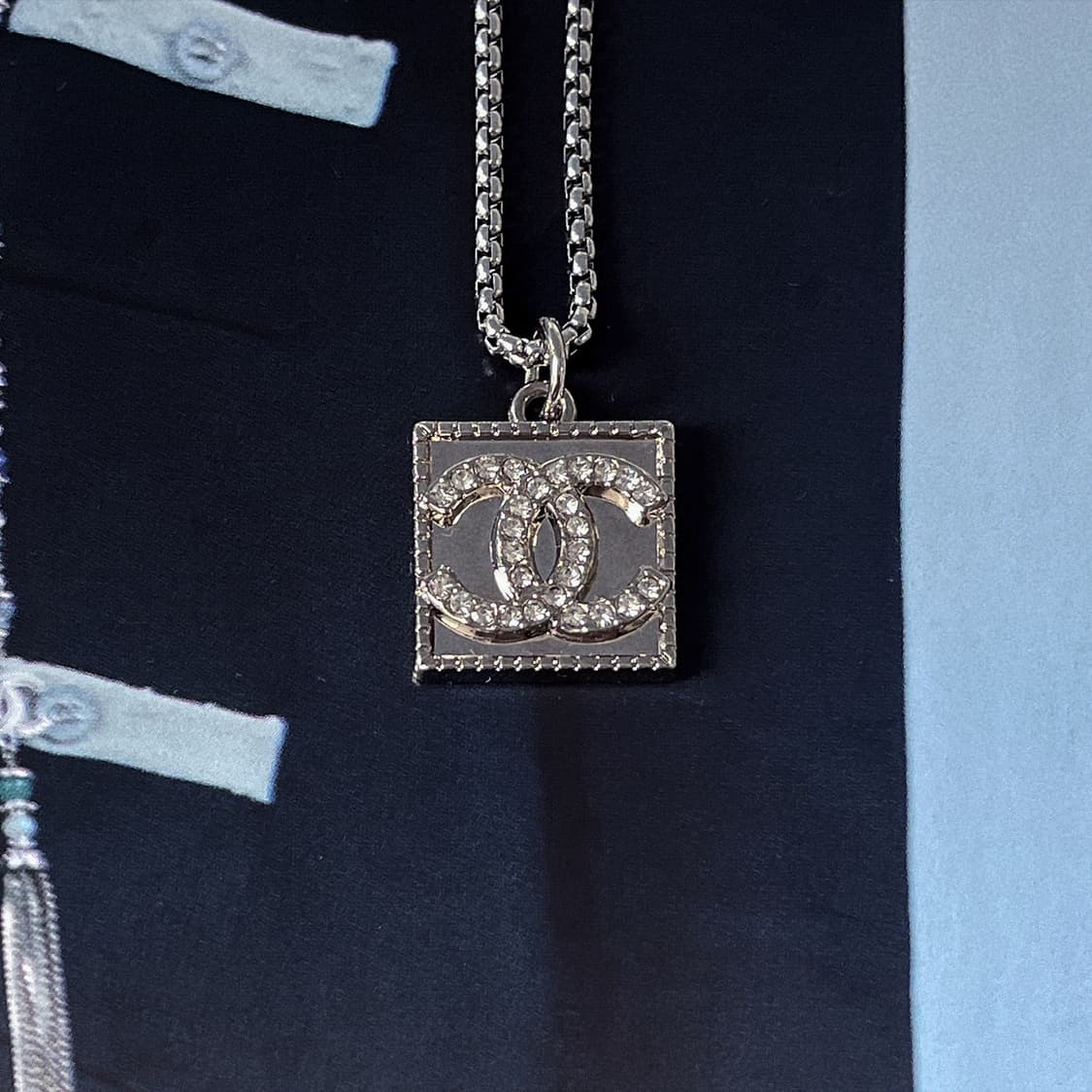 샤넬 미러스퀘어 크리스탈 실버 목걸이 상품이미지4