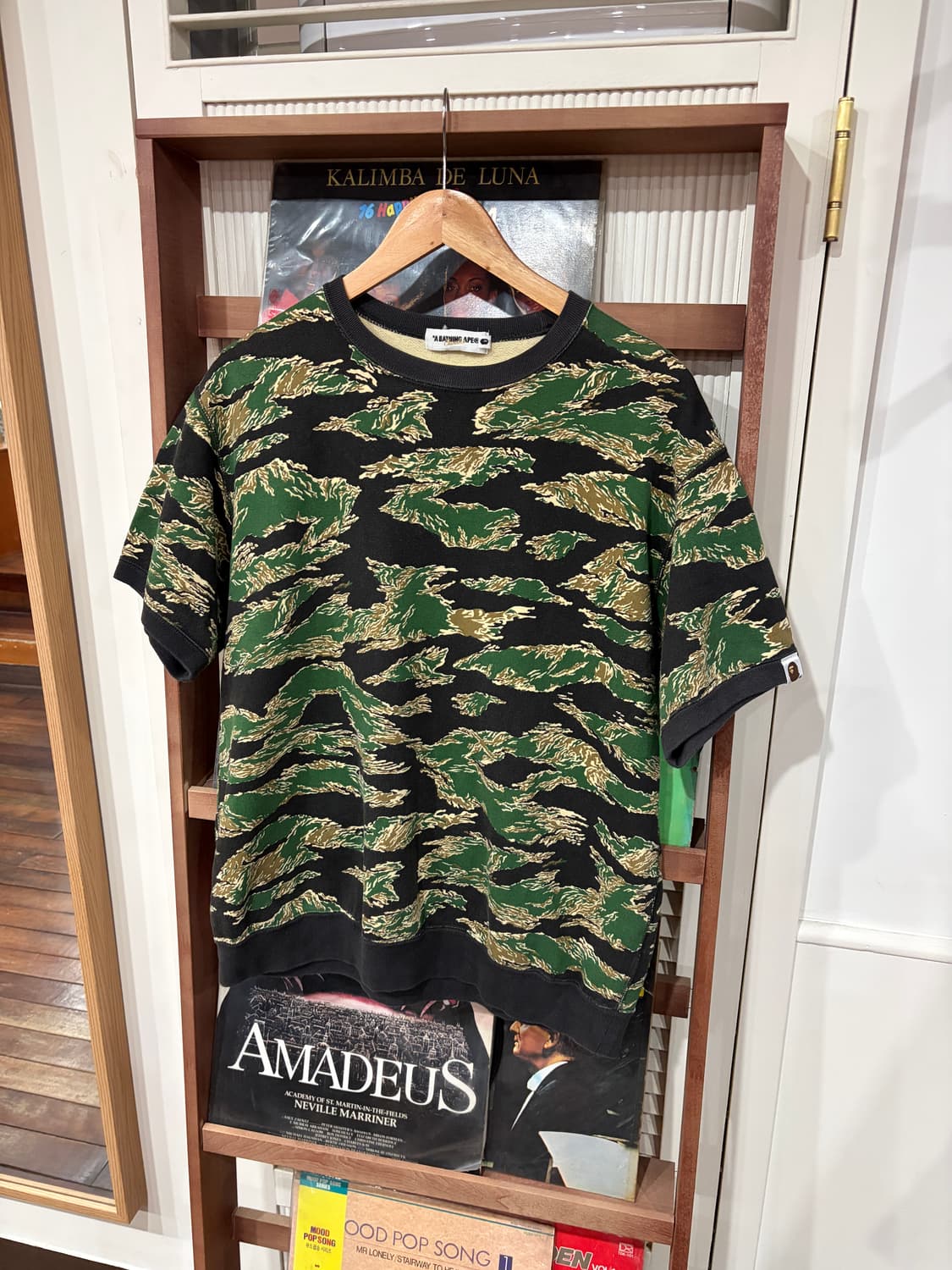 J46 베이프 타이거 카모 반팔 스웻셔츠 상품이미지1