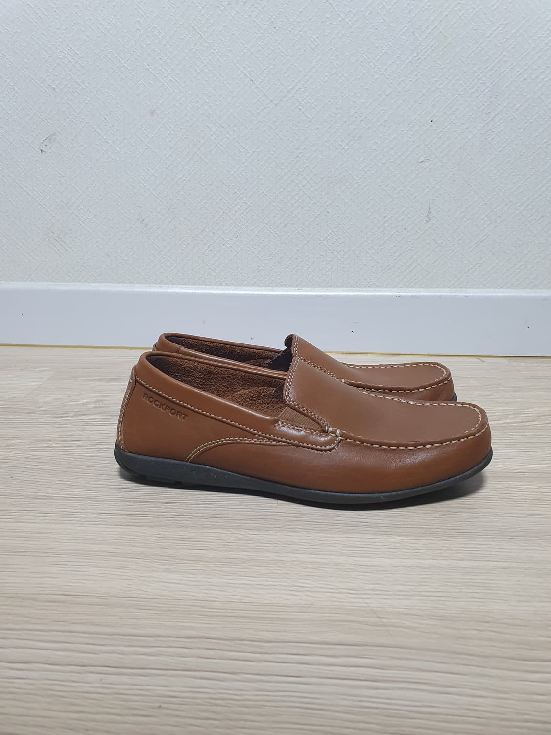 락포트 브라운 가죽 남성 로퍼 250 상품이미지1