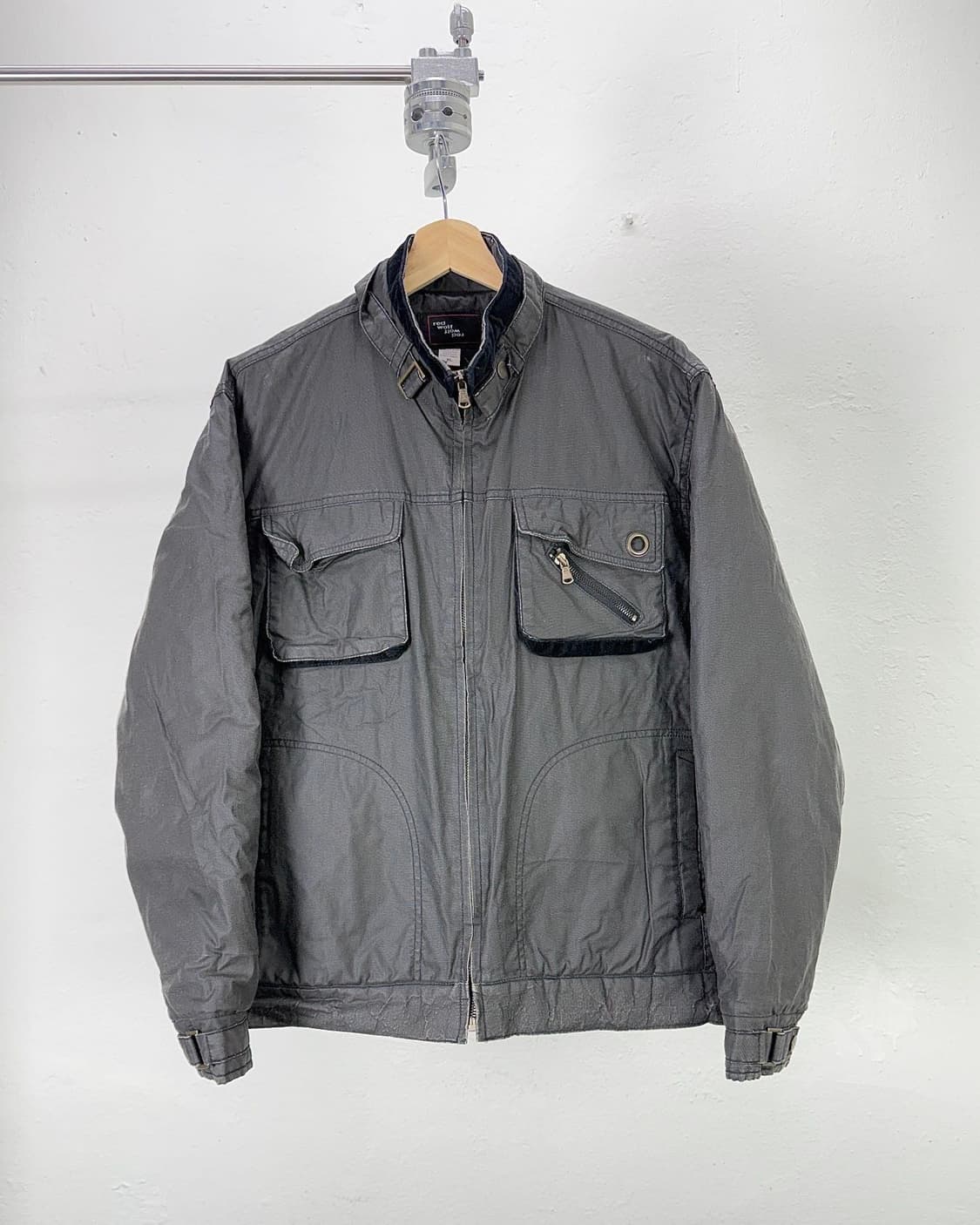 레드 울프 그레이 퀼팅 컷티드 나일론 워크웨어 집업 자켓 상품이미지1