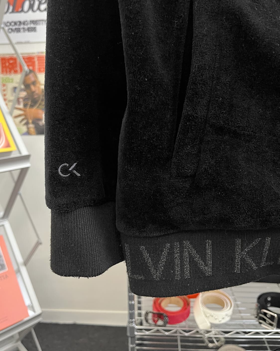 캘빈클라인 자수로고 벨벳 후드집업 블랙  상품이미지7