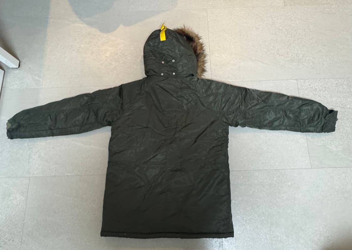 슈프림비잉 영국 명품 패딩 상품이미지2