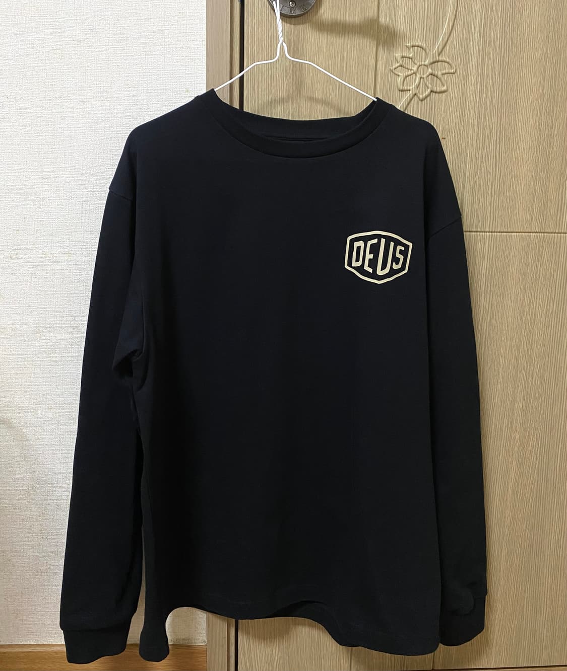 새상품. 데우스 롱슬리브 L 상품이미지3