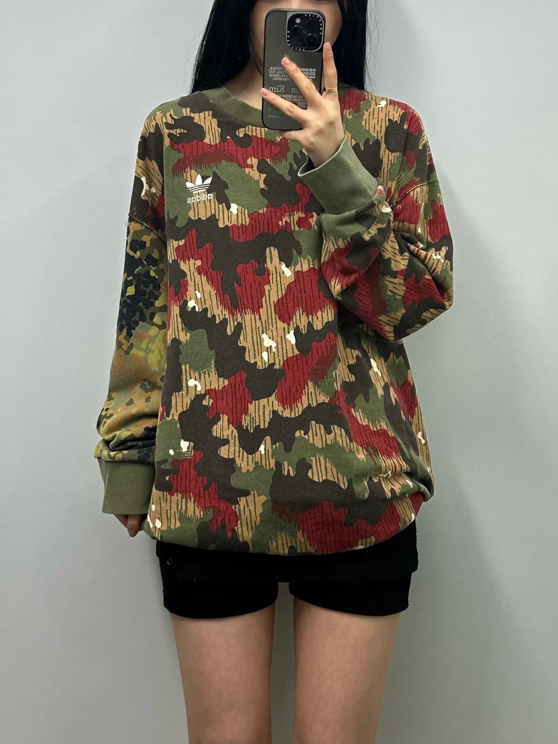 아디다스 x 퍼렐 윌리엄스 카모 크루넥 스웨트셔츠 맨투맨 상품이미지1