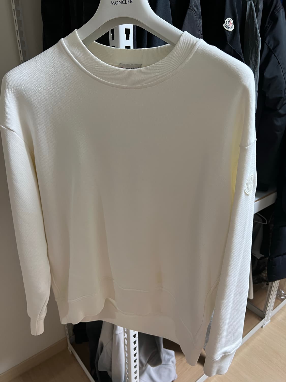 몽클레르 로고 스웨트셔츠 화이트 22FW 상품이미지3