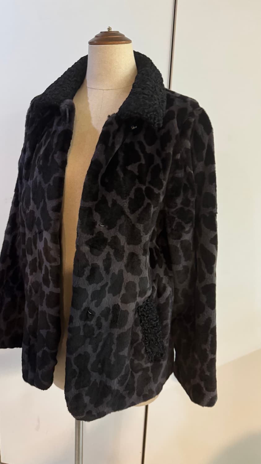 레오파드 무늬의 밍크 자켓입니다 상품이미지5