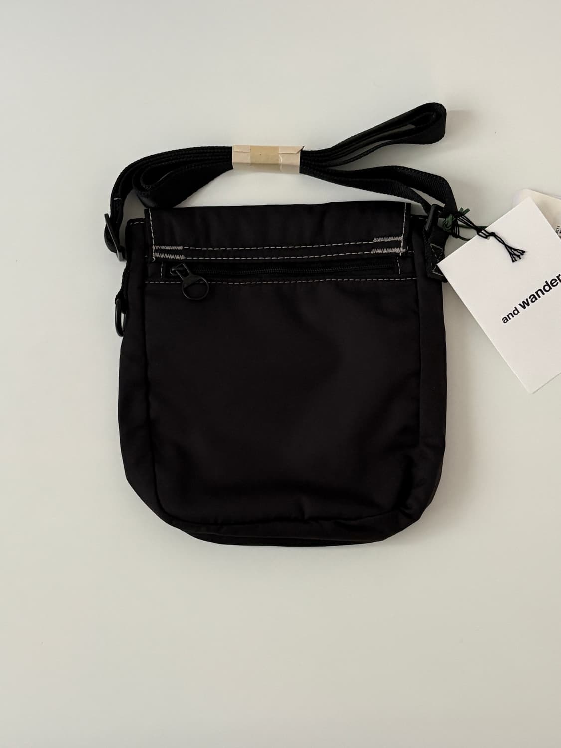x Barbour - Shoulder Pouch Bag (Black) 상품이미지4