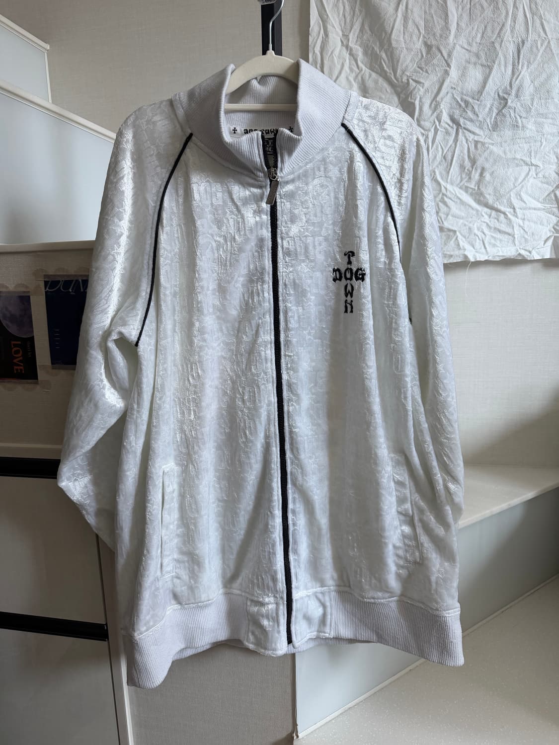 도그타운 화이트 벨벳 집업 상품이미지1