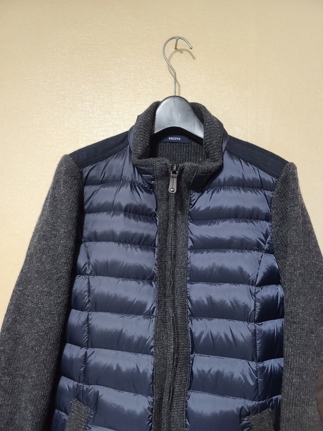 헤지스 니트배색 경량 하프 구스다운 상품이미지2