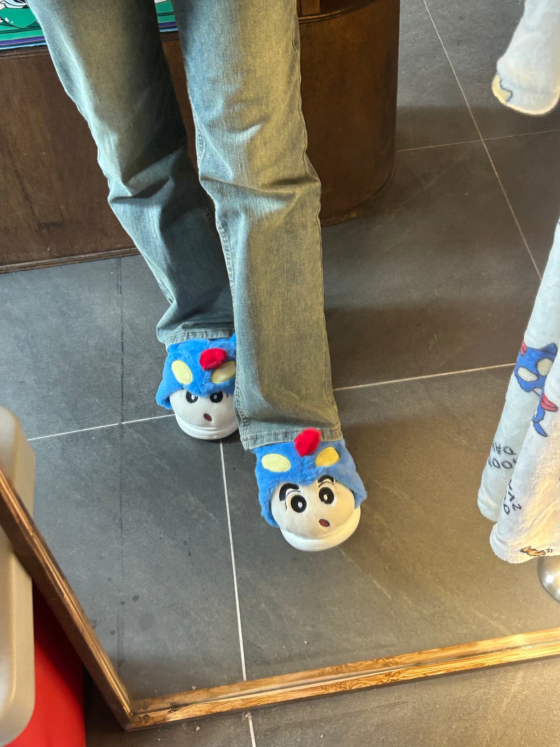 짱구 액션가면 털 실내화 상품이미지1