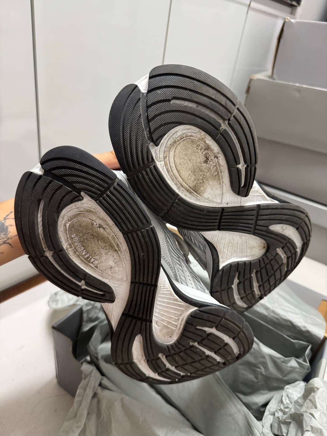 발렌시아가 서킷 스니커즈 화이트실버 44 상품이미지4