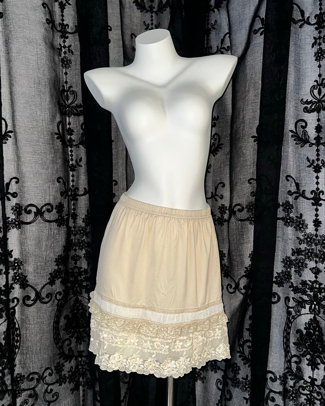 beige lace trim mini skirt 상품이미지1