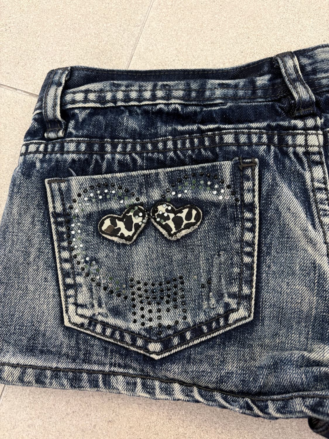 데미지 백 포인트 데님 숏츠 상품이미지4