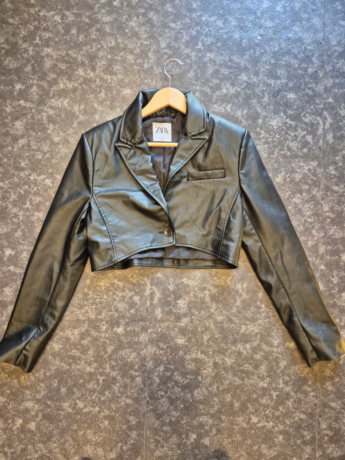 자라 블랙 크롭 레더 자켓 M사이즈입니다 상품이미지1