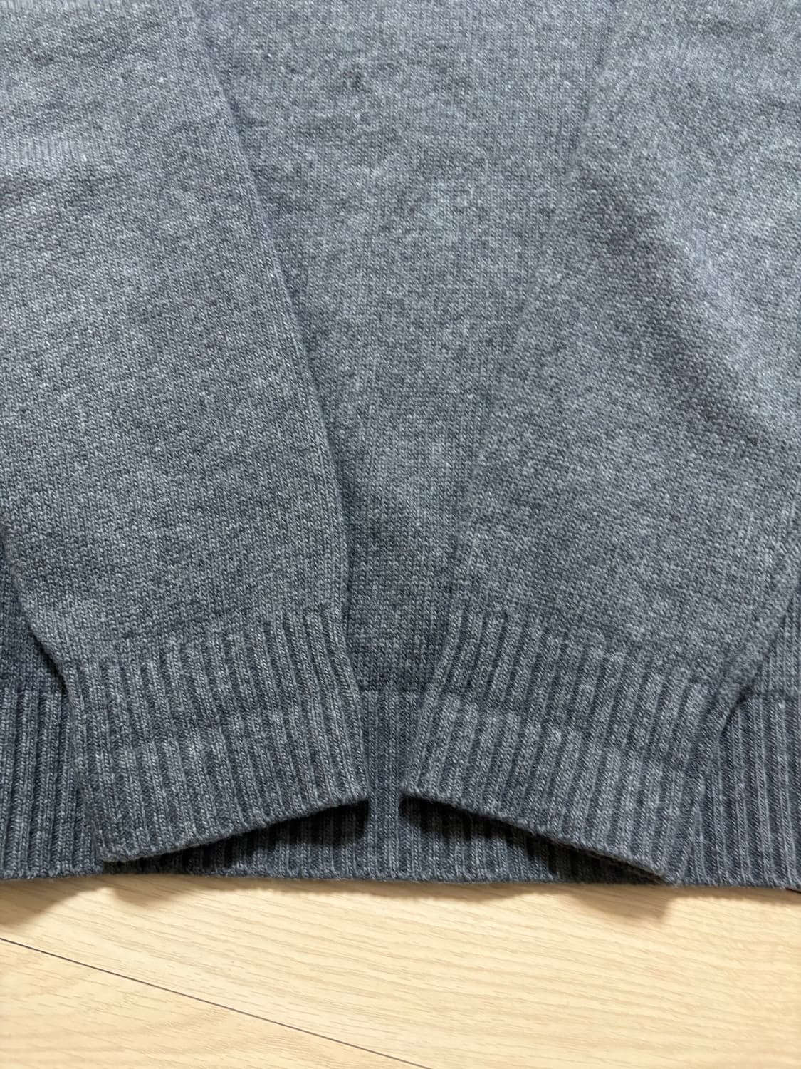 스톤아일랜드 니트 차콜색상 M 판매합니다. 상품이미지4