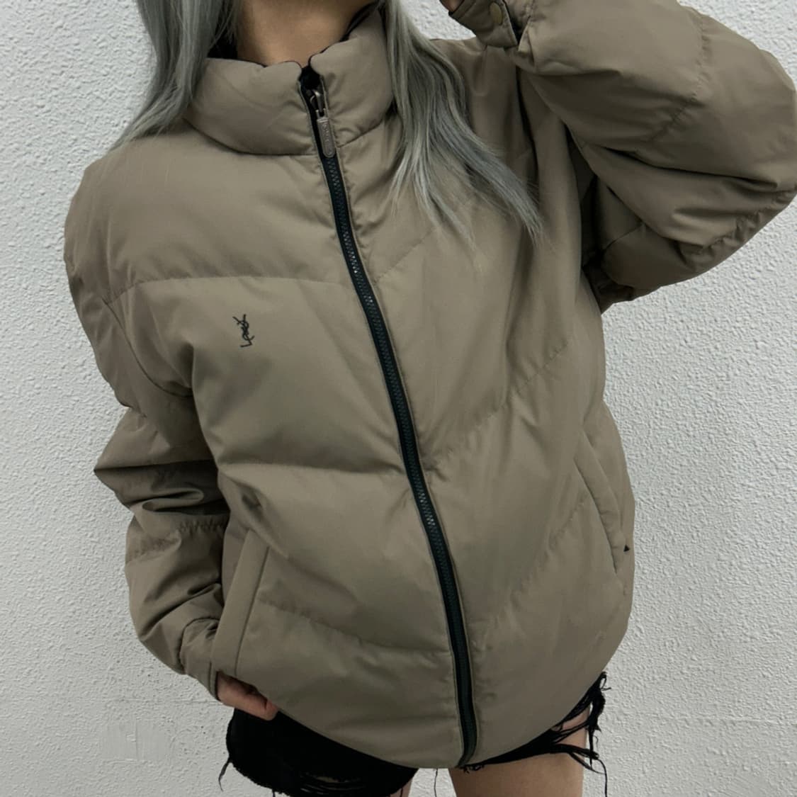 입생로랑 미니로고 차콜 리버시블 베이지 패딩 상품이미지2