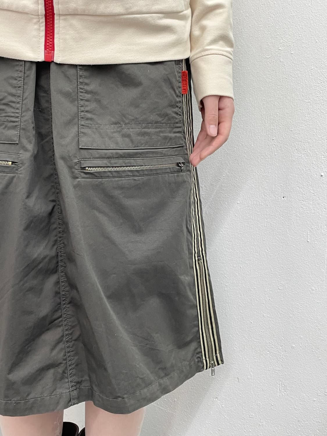 스포티 카키 지퍼 디테일 스커트 상품이미지4