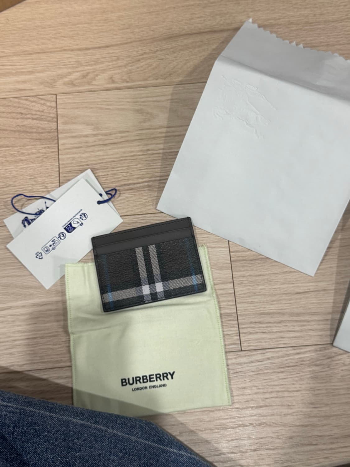 새상품 버버리 체크 카드지갑 상품이미지4