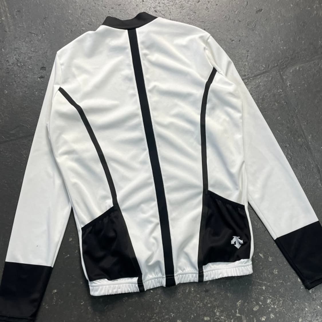 100 데상트 집업 상품이미지5