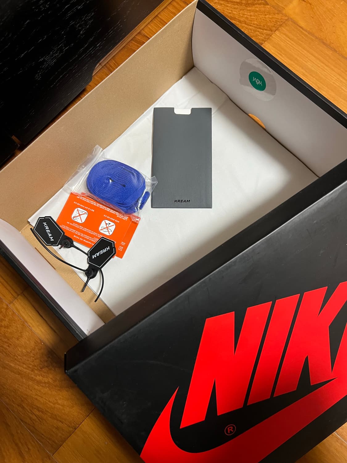 조던1 레트로 하이 OG 하이퍼 로얄 270 상품이미지3