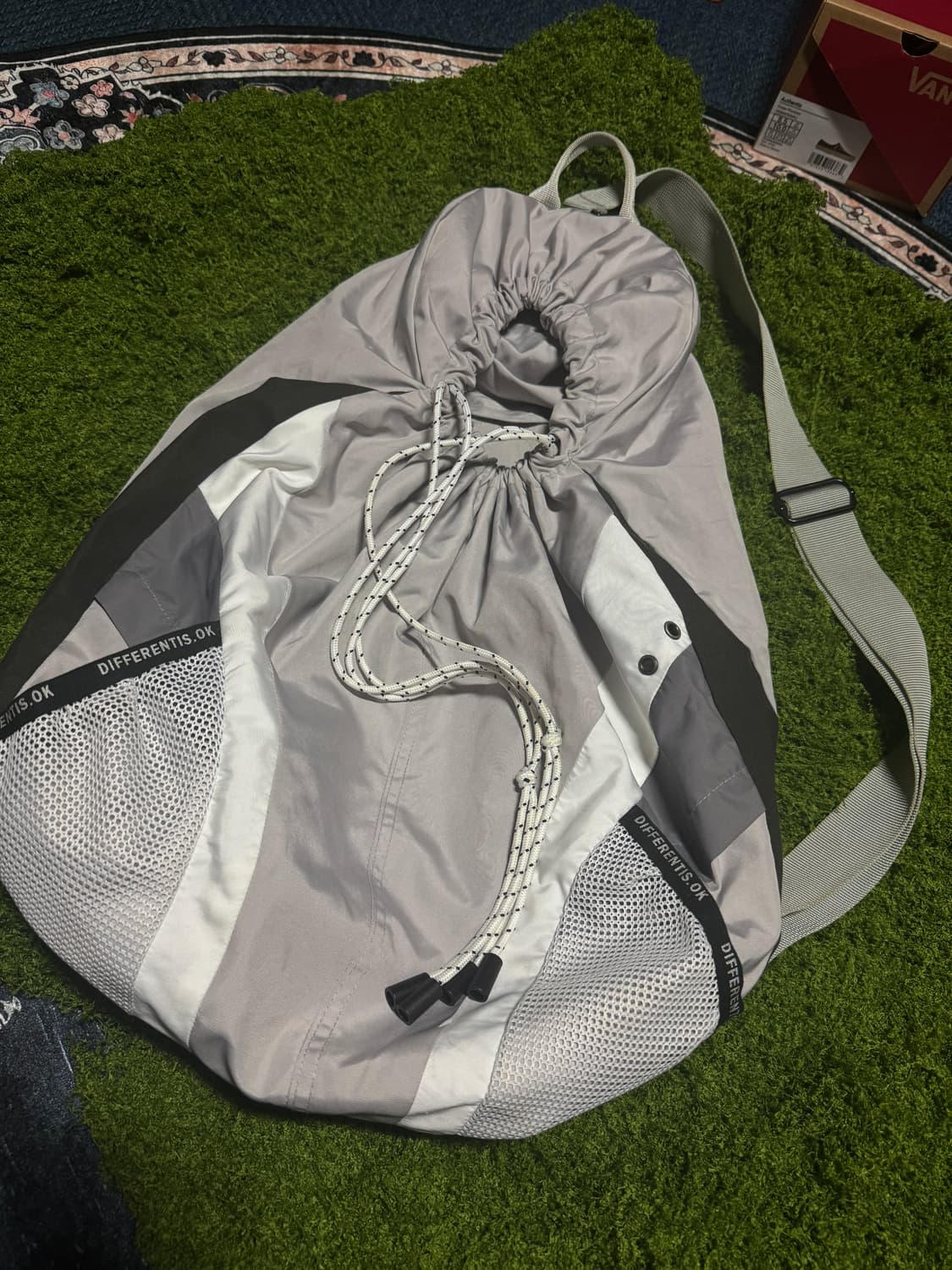 디퍼런트이즈오케이 슬링백 상품이미지1