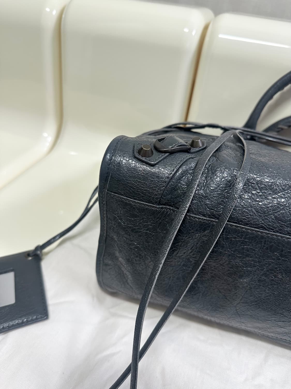 [A+ 정품] 발렌시아가 시티 모터백 미디움 다크그레이 상품이미지6