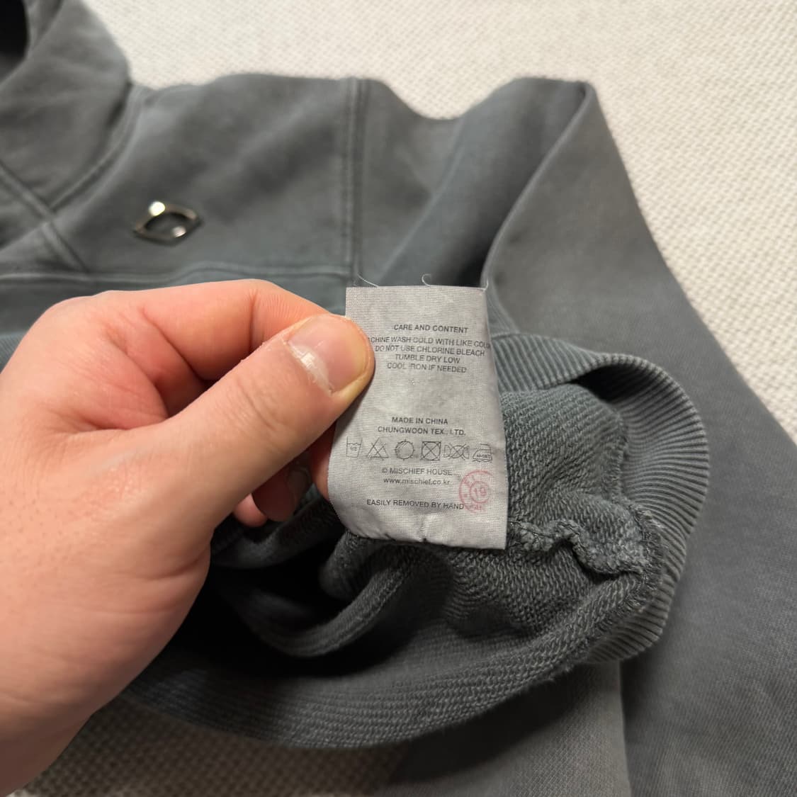 미스치프 사이드 버튼 업 크롭 후드티 상품이미지5