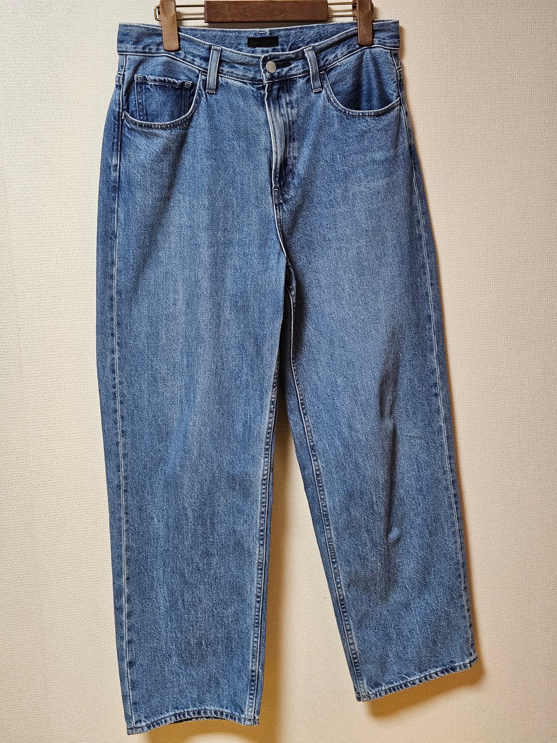 유니클로 와이드 스트레이트 진 중청 상품이미지2