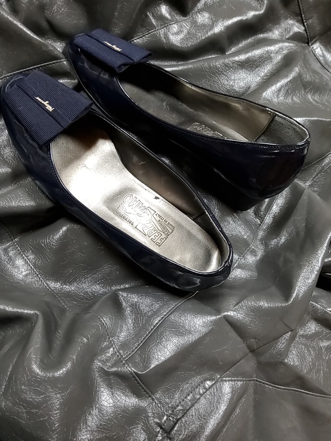 살바토레 페라가모 에나멜 단화 진한 퍼플  235mm 상품이미지4