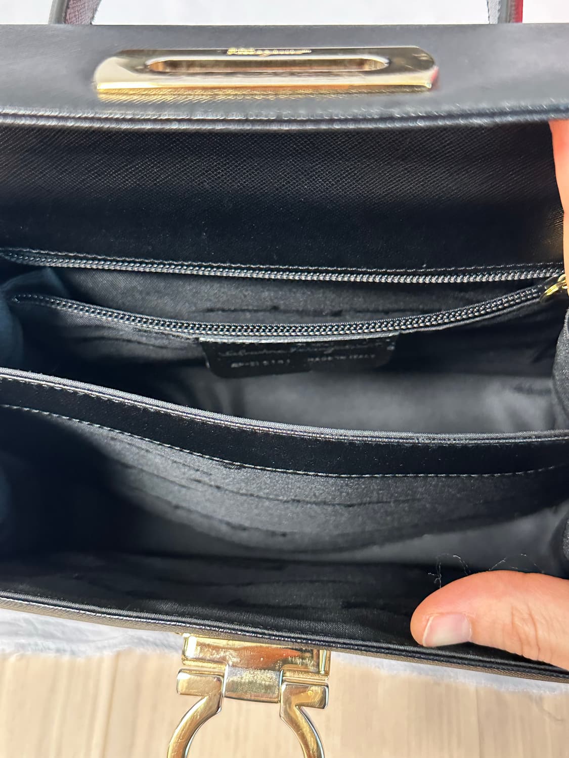 페라가모 블랙 토트백 + 스트랩 간치니 탑핸들 켈리백 사피아노 상품이미지8