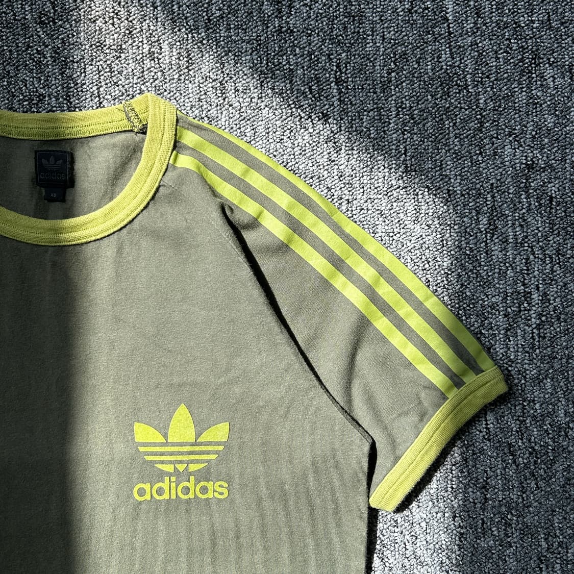 아디다스 카키 링거 티셔츠 상품이미지2