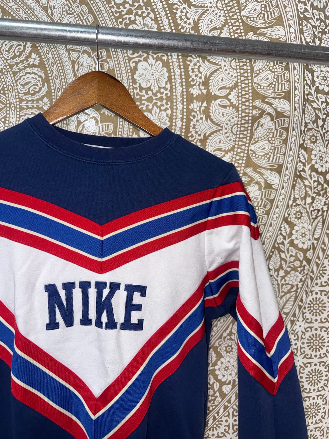 나이키 여성 자수 빅로고 기모 크롭 맨투맨 상품이미지4