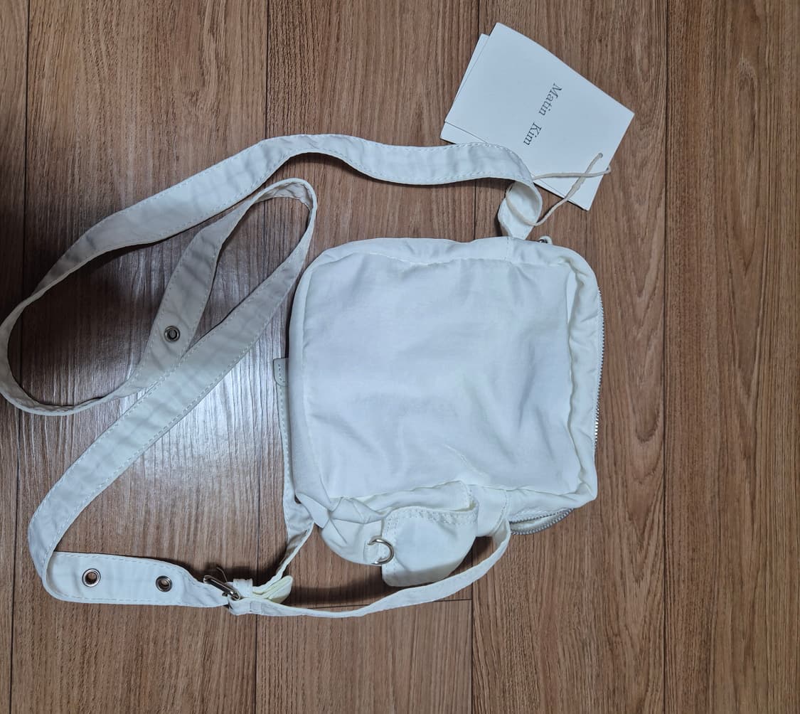 (새상품)마뗑킴 카고 크로스 미니백 화이트 상품이미지5