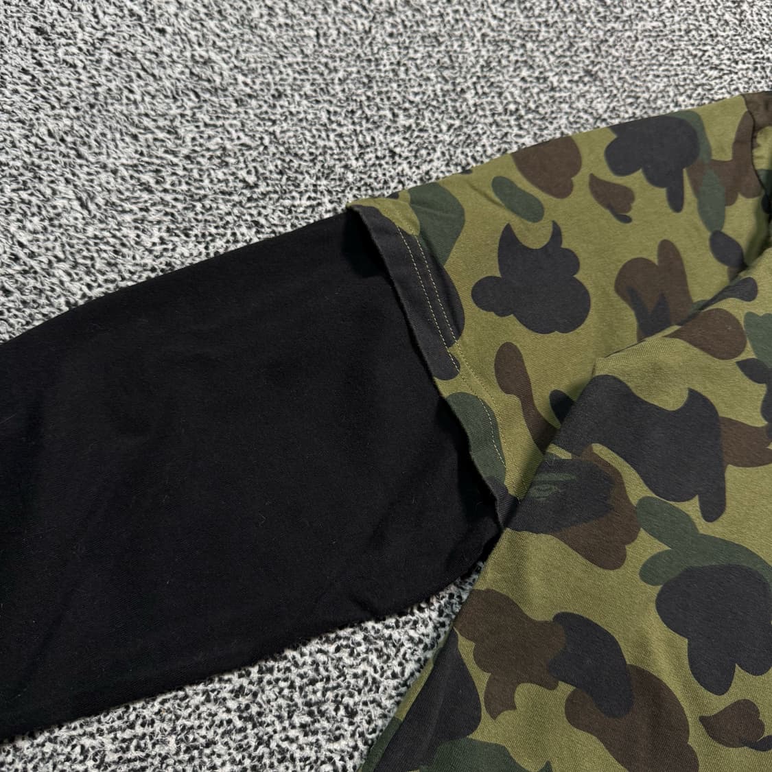 Name :  베이프 퍼스트 카모 미드로고 레이어드 롱슬리브 :)  상품이미지5