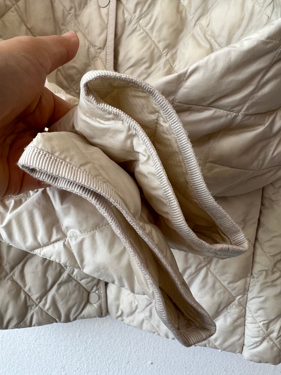 유니클로 여성 아이보리베이지 다운패딩점퍼 패커블경량패딩 상품이미지4