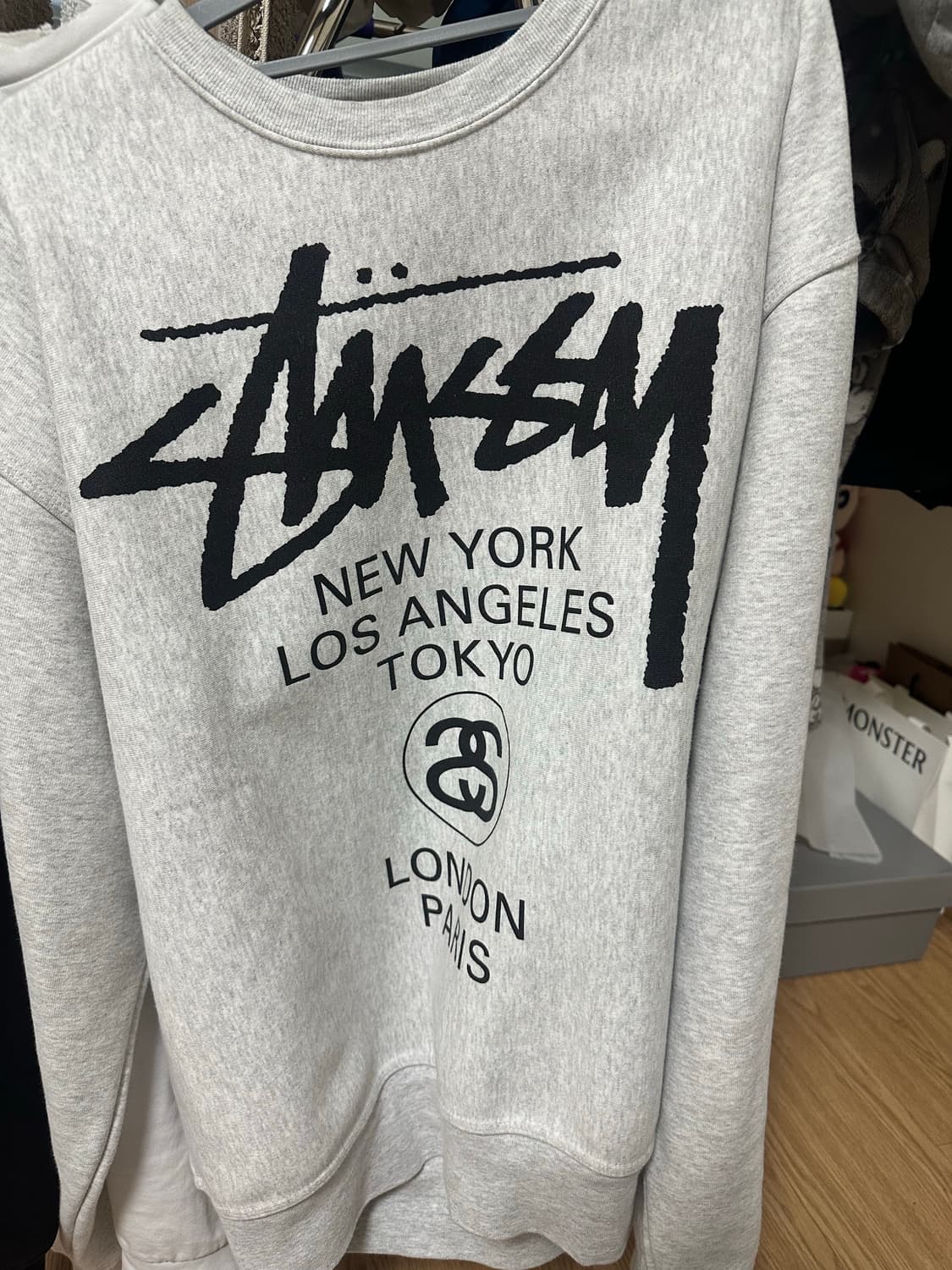 스투시 월드투어 맨투맨 애쉬헤더 L팝니다 상품이미지1