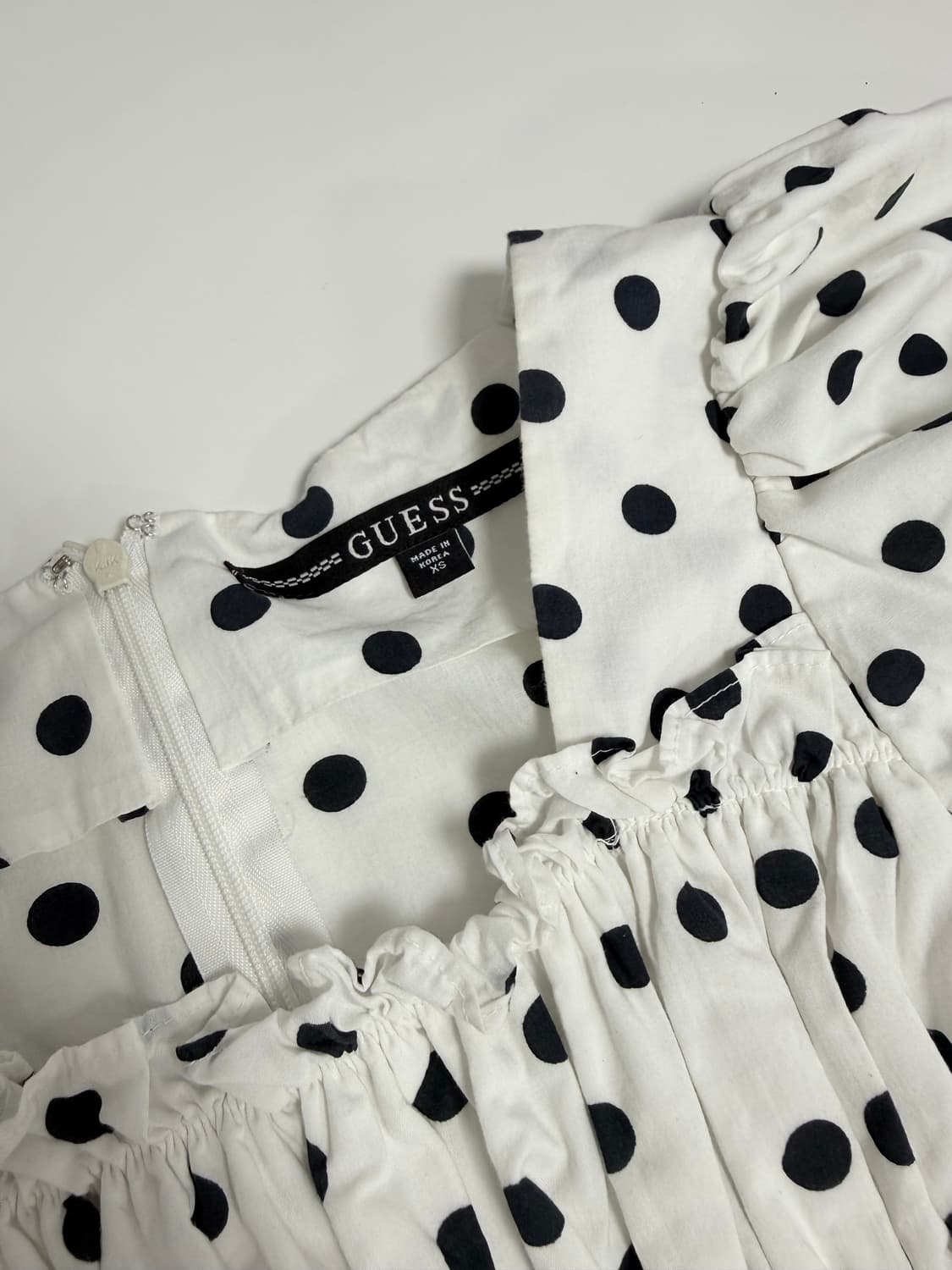 게스 스퀘어넥 셔링 도트 블라우스 (XS/수지블라우스) 상품이미지5