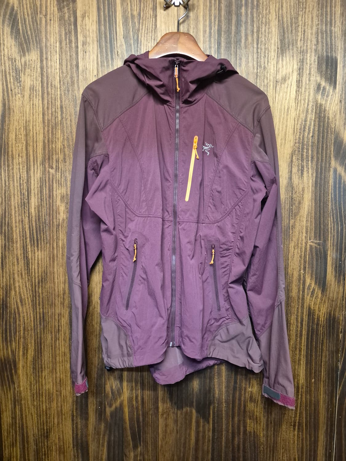ARCTERYX BURGUNDY WINDBREAKER 상품이미지2