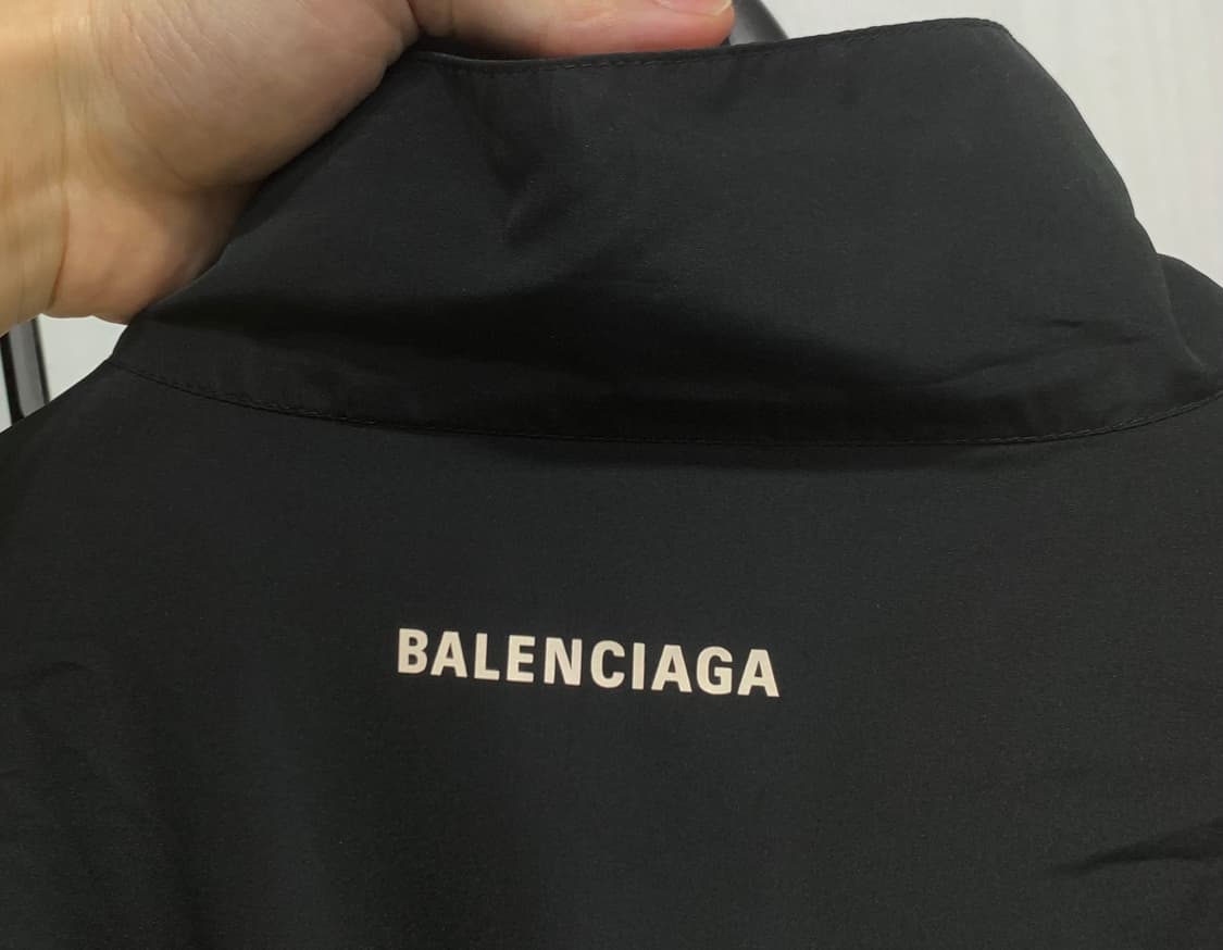 [M]발렌시아가 미니멀 로고 트랙 자켓 블랙 바람막이 상품이미지4