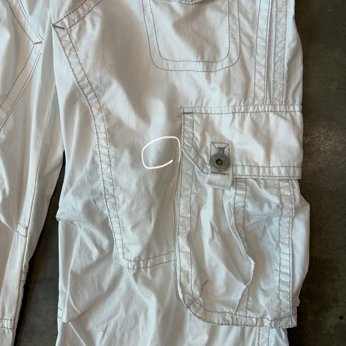 화이트 디테일 카고팬츠 상품이미지4