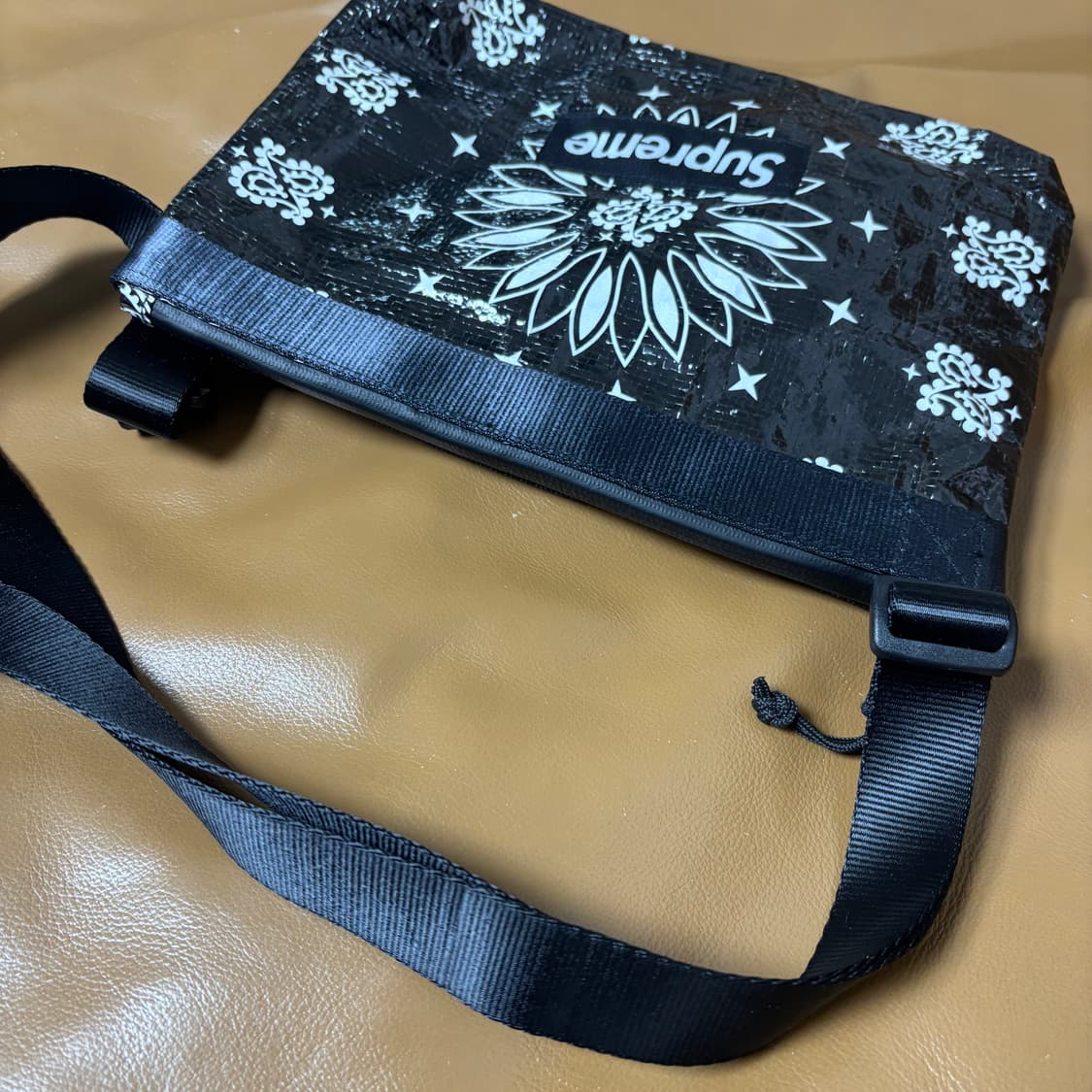 Supreme 슈프림 반다나 블랙 타프 사이드백 샤코슈 가방 Black 상품이미지8