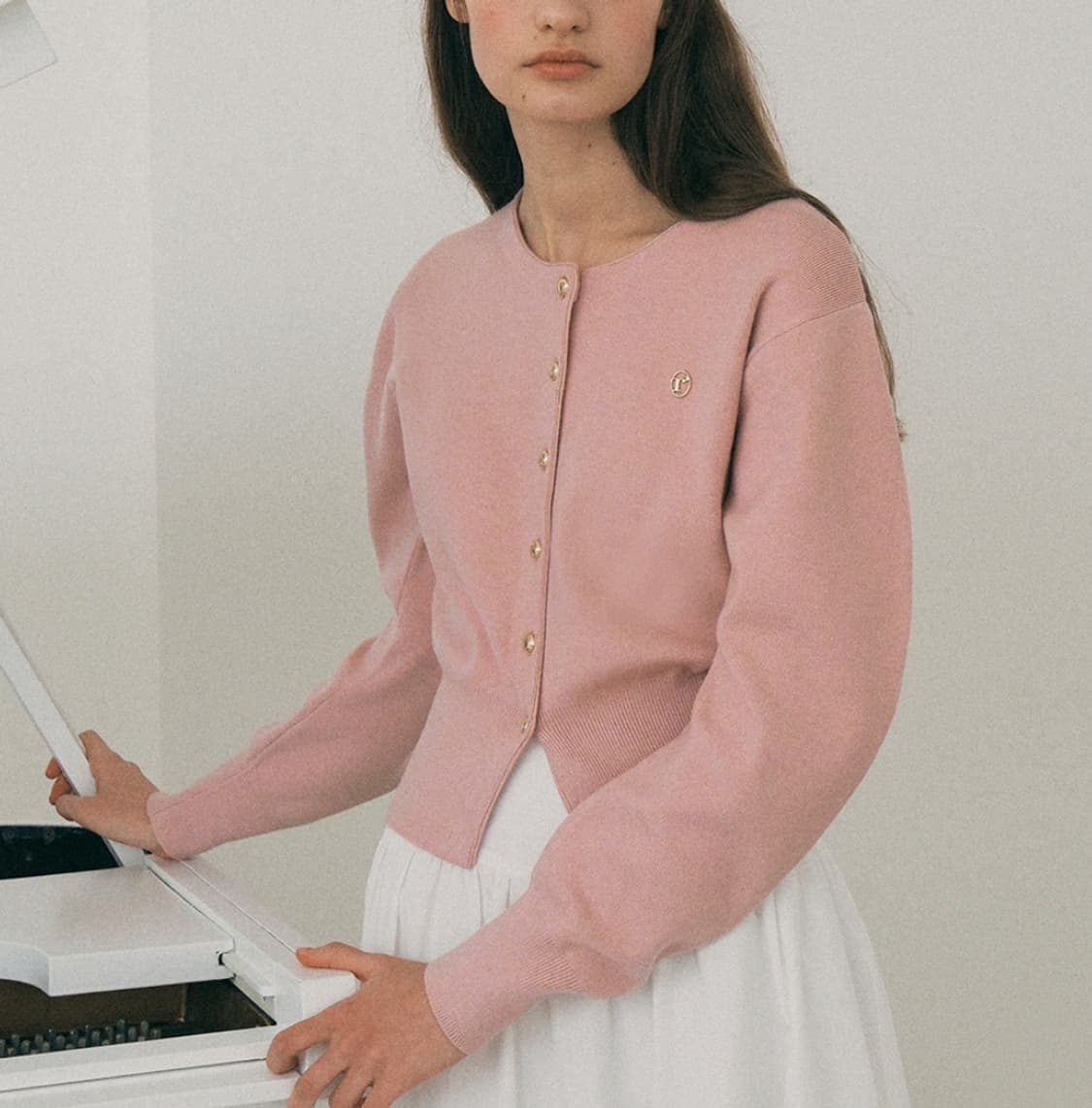 로라로라 라운드 볼륨 핑크 금장단추 모달 가디건 F 상품이미지6
