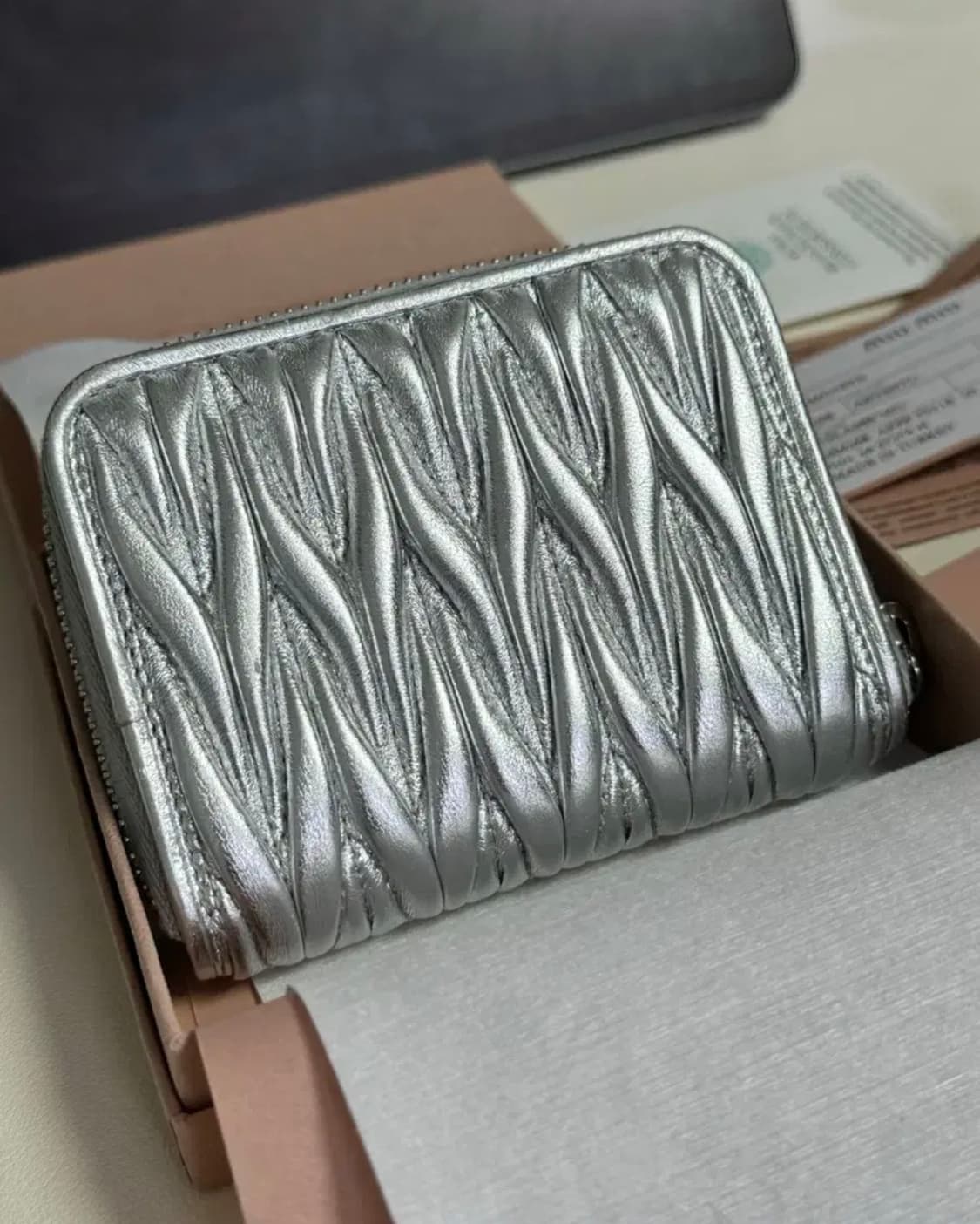 미우미우 마쎄라테 나파 실버 지갑 지퍼돌이 상품이미지4