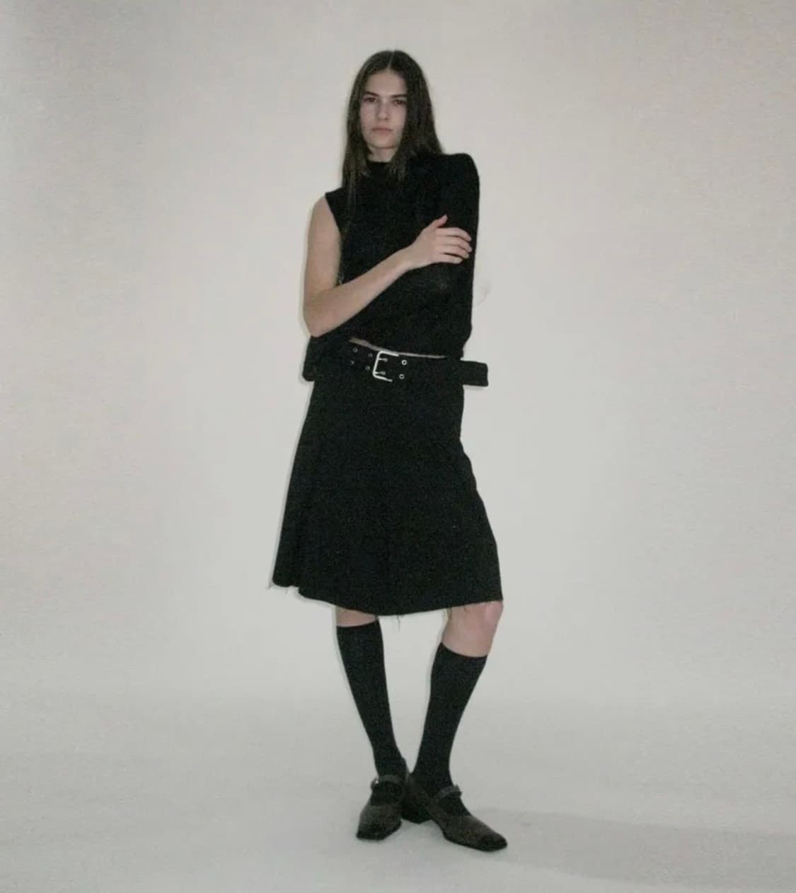 사이드 벨티드 컷 오프 플리츠 스커트 블랙 상품이미지1