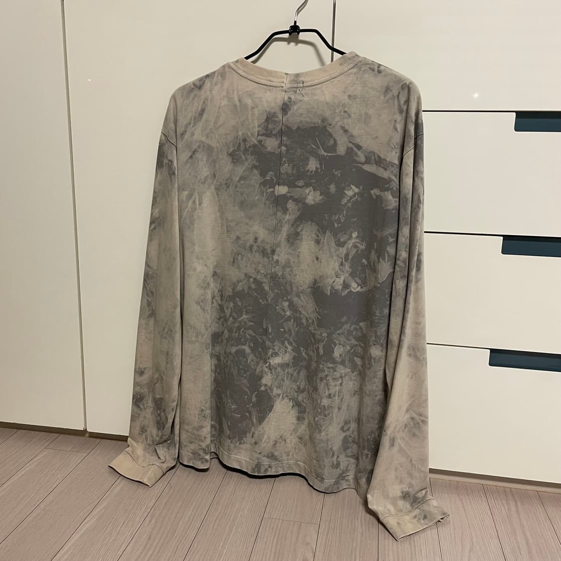 [L] cost per kilo cracked 긴팔 티 더티 그레이 상품이미지4