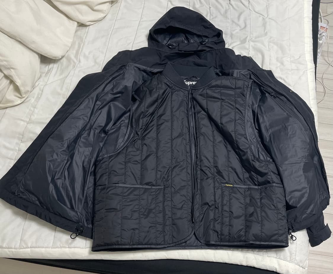 L 슈프림 투인원 고어텍스 쉘 + 퀼티드 라이너 베스트 블랙 - 25SS 상품이미지3