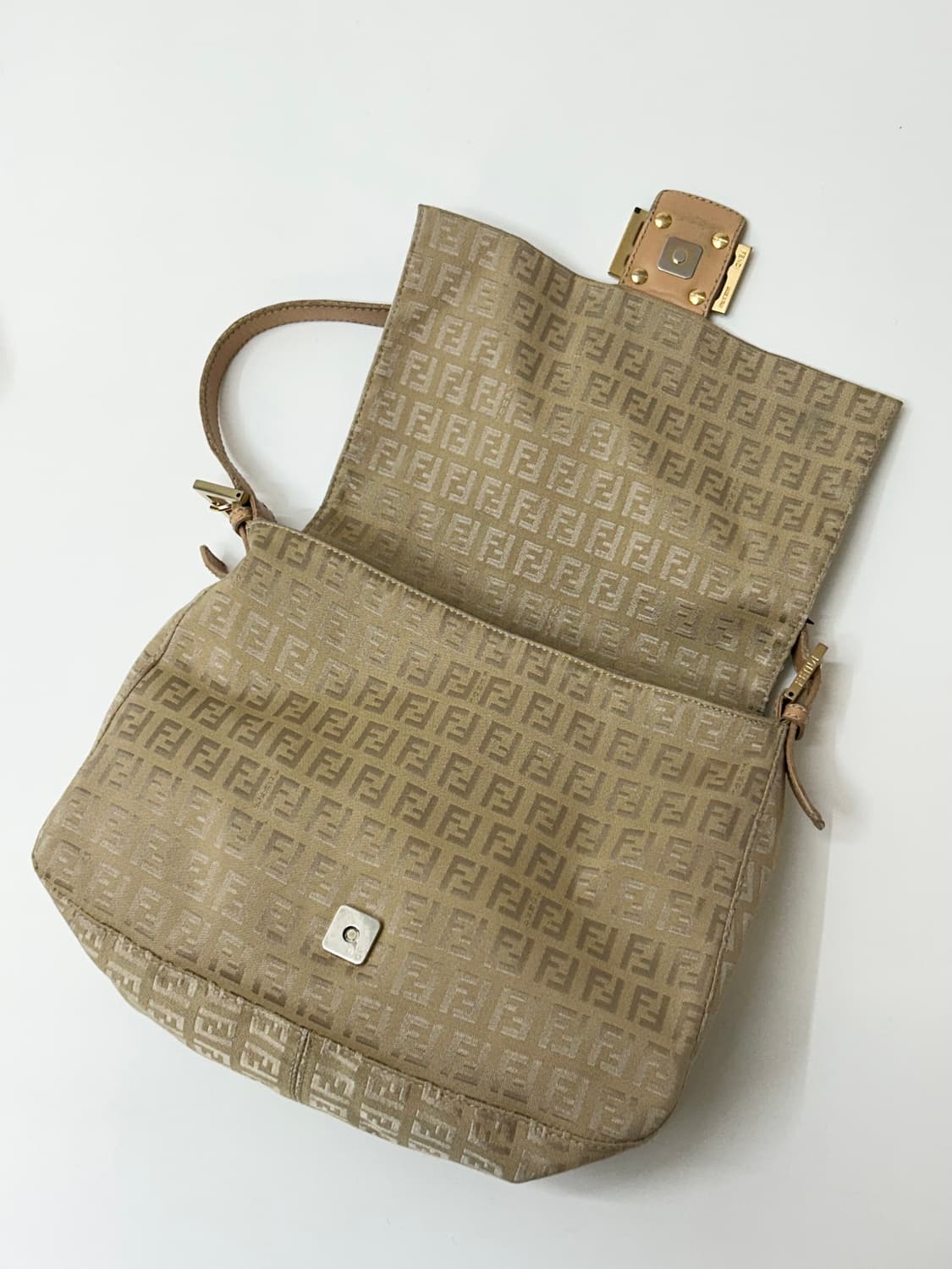 Fendi 펜디 베이지 맘마백 상품이미지7