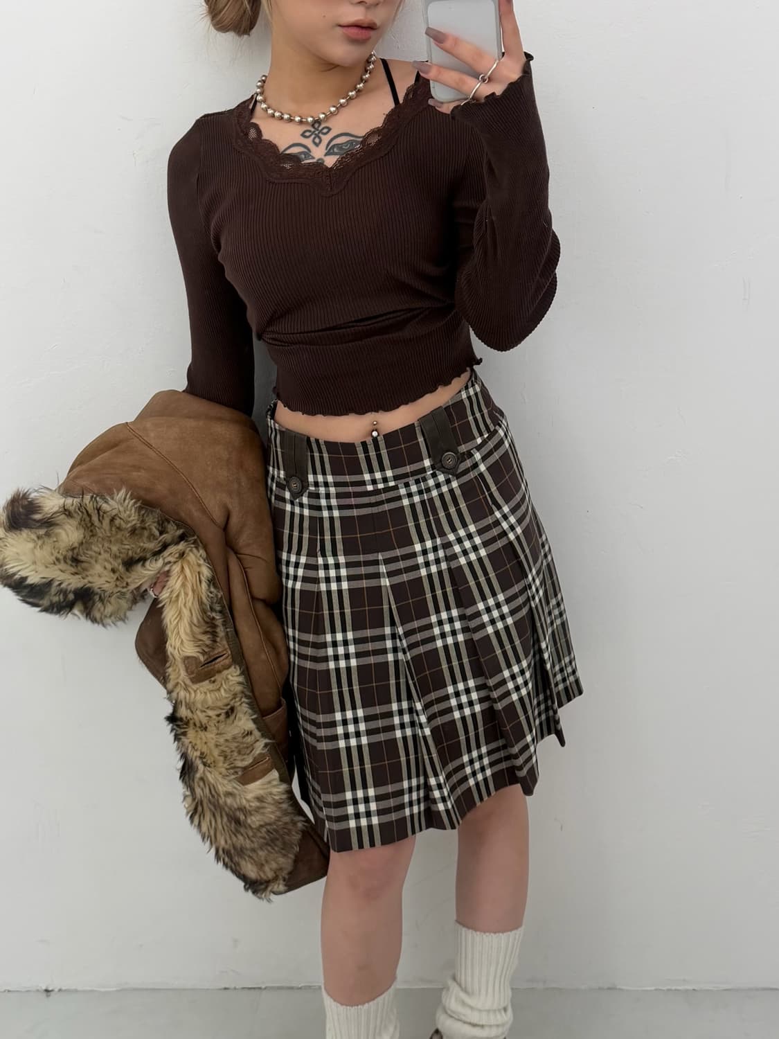 브라운 플리츠 체크 미디 스커트  상품이미지1