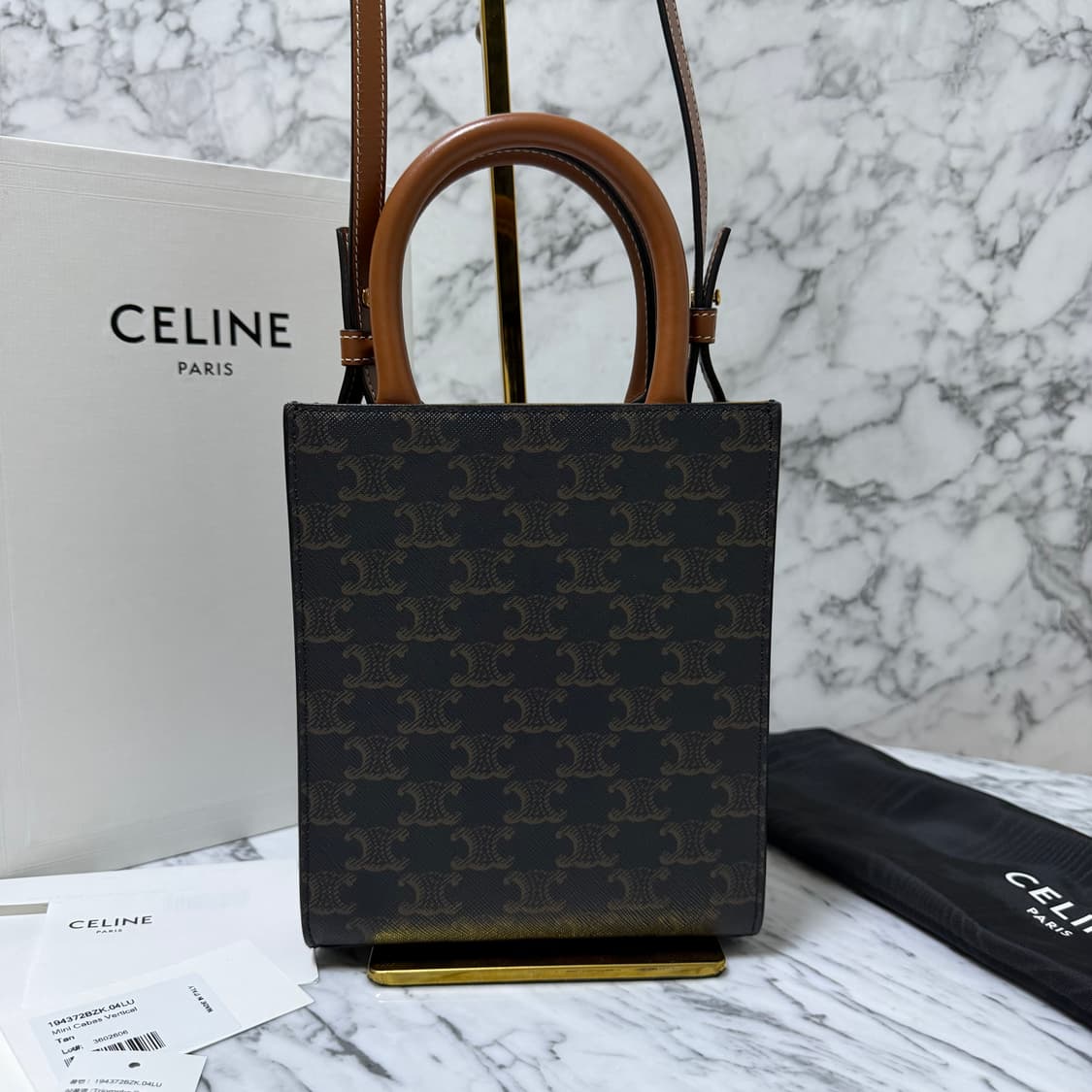 셀린느 트리옹프 캔버스 카바스 미니 토트백 크로스백
미니 상품이미지2