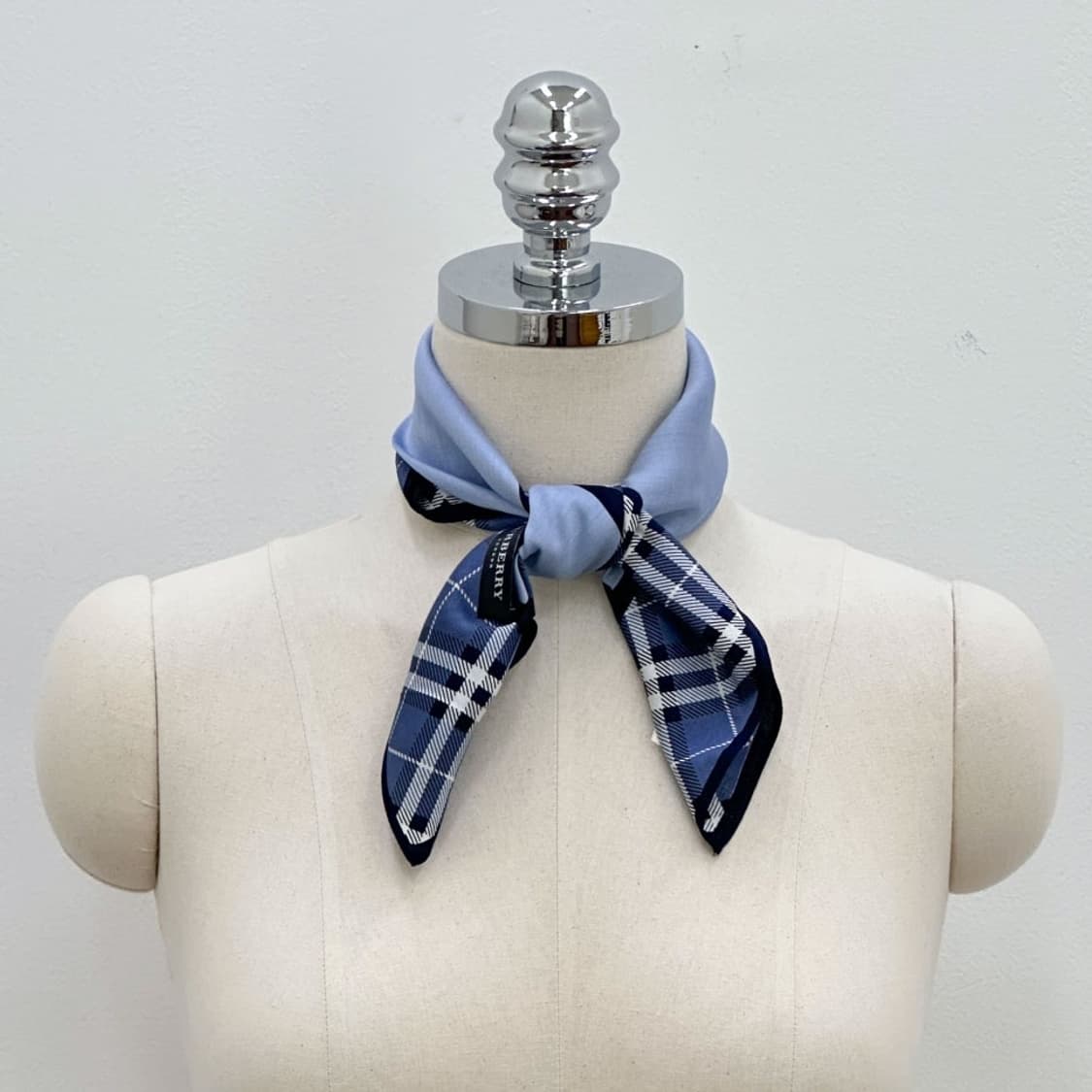 (새상품) burberry/ 버버리 쁘띠스카프 손수건 상품이미지7